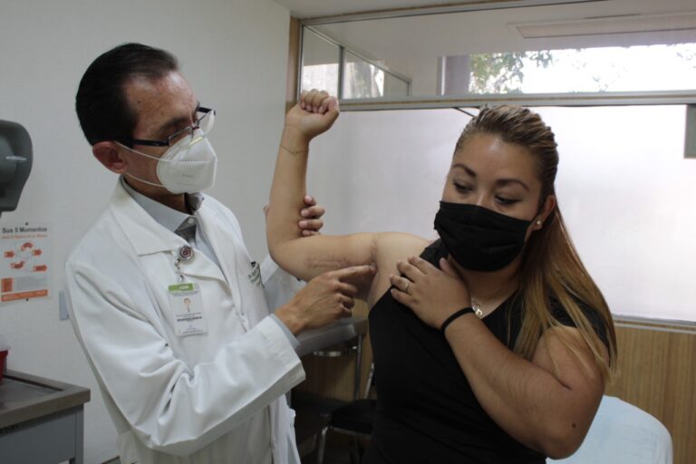 Médicos del IMSS Logran que Mujer Recupere 90% de Movilidad del Brazo
