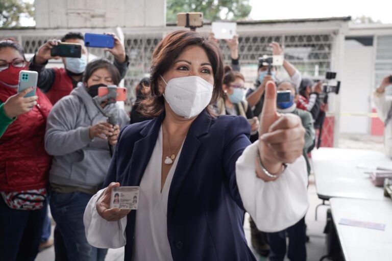Anabell Ávalos Zempoalteca Emite Voto en Ixtulco