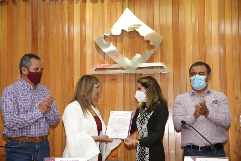 ITE Entrega Constancia de Mayoría a Lorena Cuellar