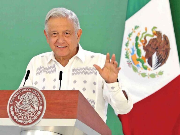 ‘Faltan tres reformas para revertir saqueo’: AMLO