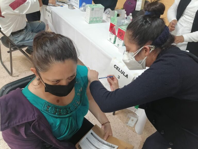 Inicia la Vacunación en Tlaxcaltecas Mayores de 18 Años