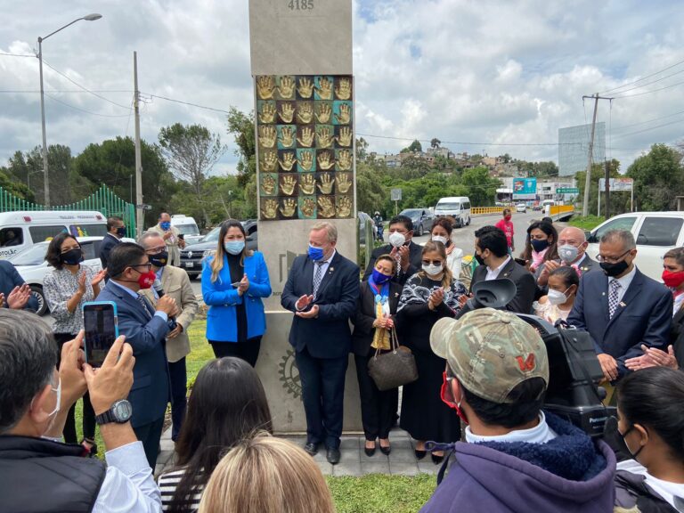 Asiste Alcaldesa a Develación del Monumento por 100 Años del Club Rotario en México