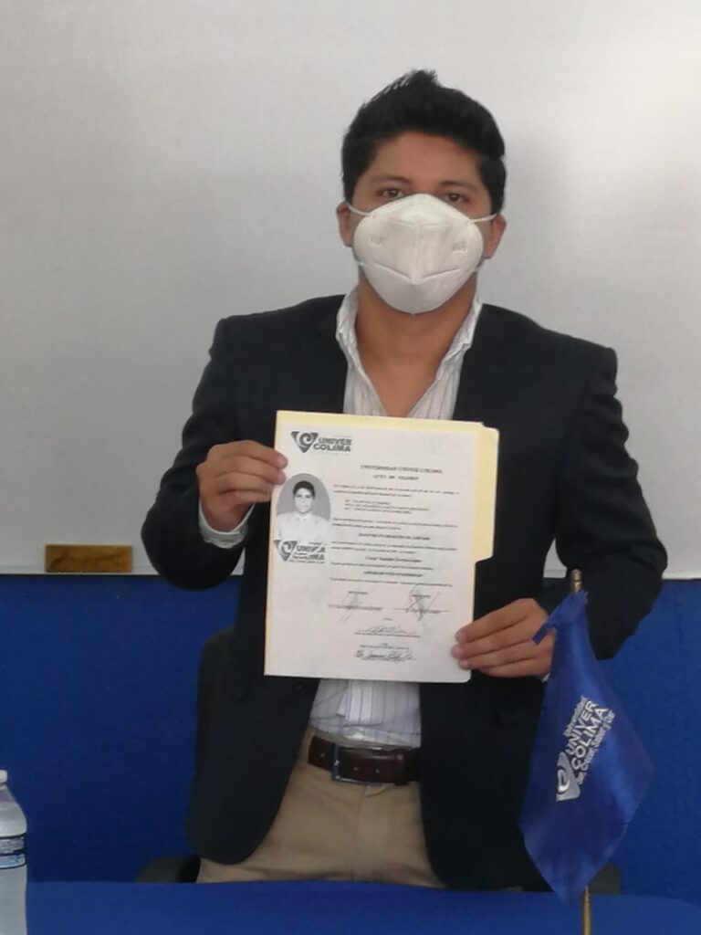 Toma de protesta de Víctor Torres López grado académico Maestro en Derecho de Amparo