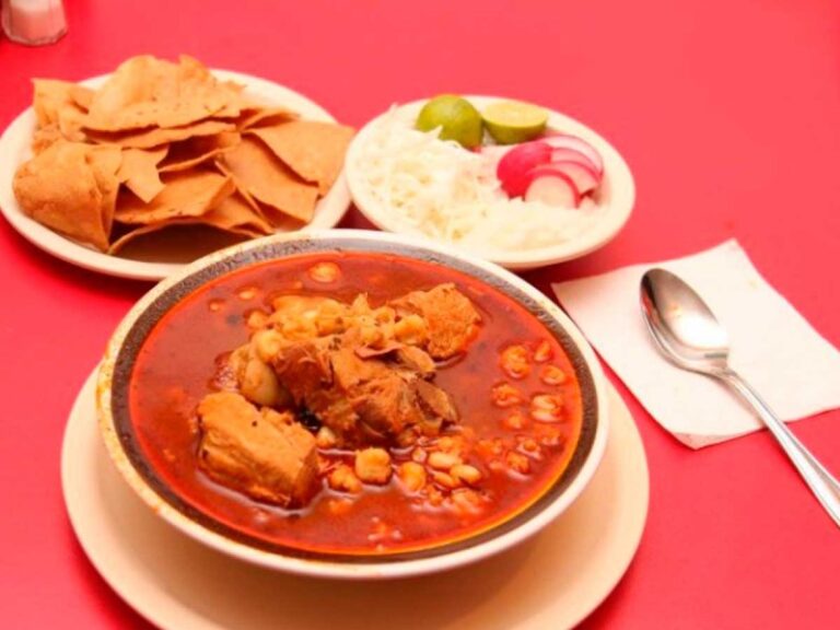 La Historia del Pozole que Quizá no Conocías