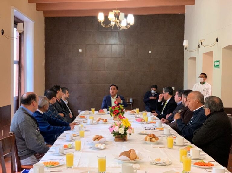 Primera Cumbre de Líderes Católicos de Tlaxcala y el Alcalde Corichi