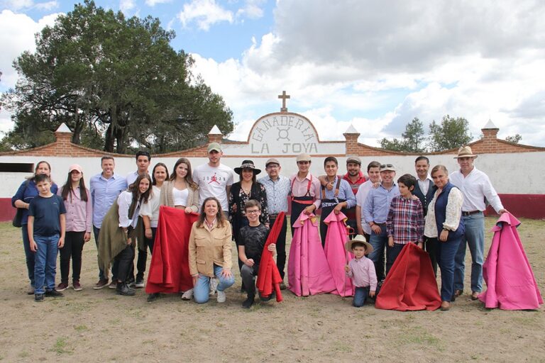 Atestiguan Alemanes Tienta y Vida del Ganado en La Joya de González