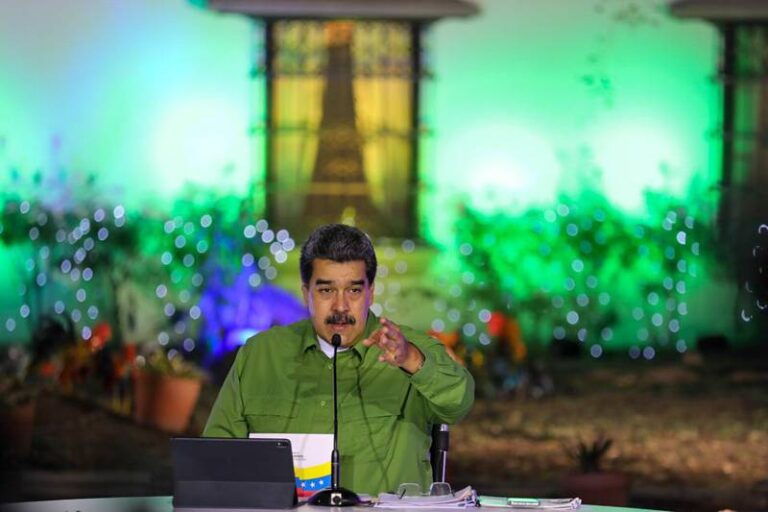 Maduro se adelanta a la Navidad, presenta el palacio de Miraflores decorado