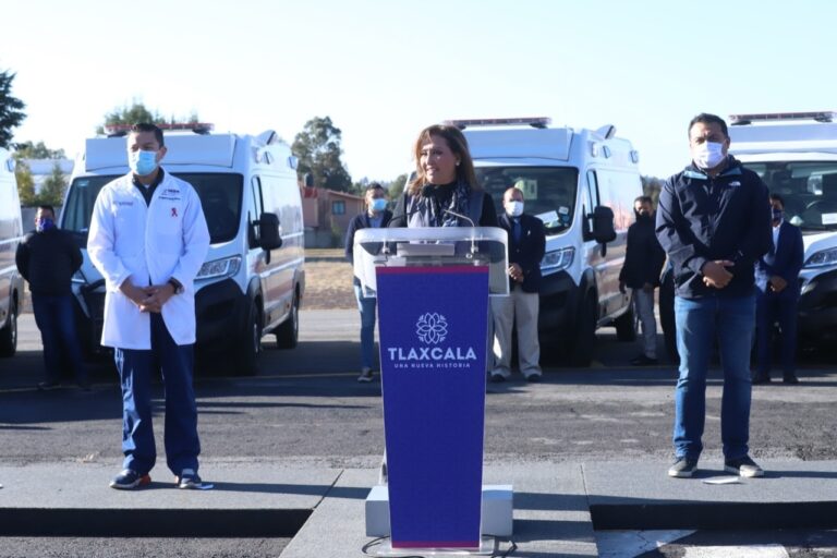 Lorena Cuéllar Fortalece Compromiso a la Salud con la Entrega de 20 Ambulancias