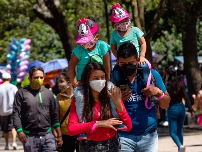 Pide López Obrador a mexicanos cuidarse en fiestas navideñas