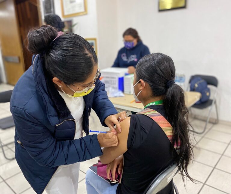 Aplica IMSS Tlaxcala a su Personal, Tercera Dosis de Refuerzo Contra COVID-19