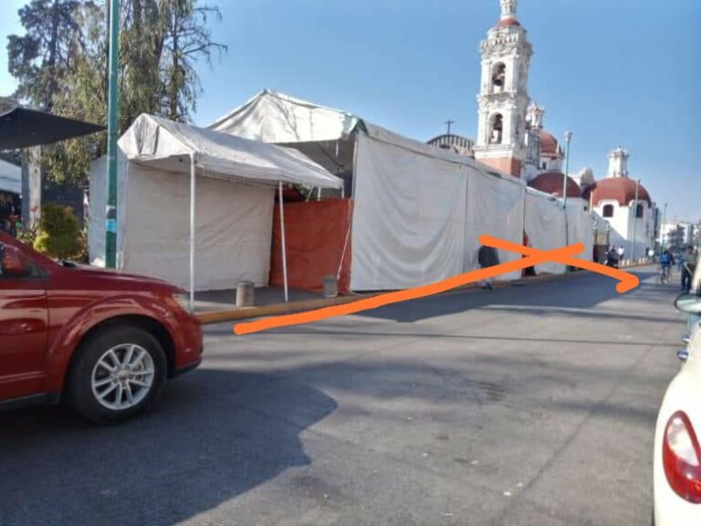 Navidad Chiautempense: Ambulantes Dejan sin Banqueta a los Vecinos