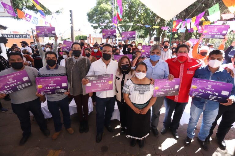 Lorena Cuéllar encabezó premiación del concurso de arte popular y entrega de apoyos a la producción