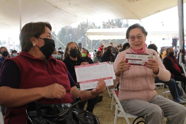 Autoridades entregaron tarjetas «Pensión para el bienestar de adultos mayores» en Tlaxcala