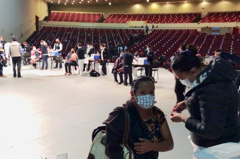 Inicia Aplicación de Refuerzo Contra Covid-19 a Trabajadores de la Educación