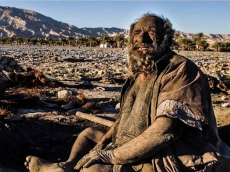 Abuelito sin hogar cumple 67 años sin bañarse
