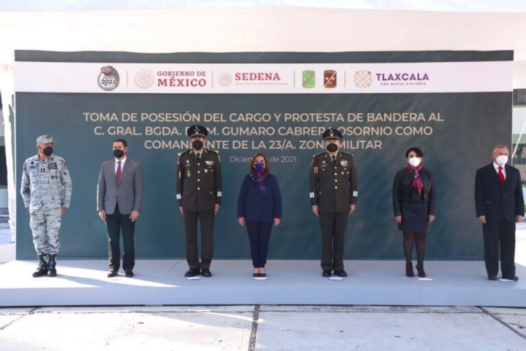 Presenció Lorena Cuéllar toma de posesión y protesta del nuevo mando de la 23 zona militar