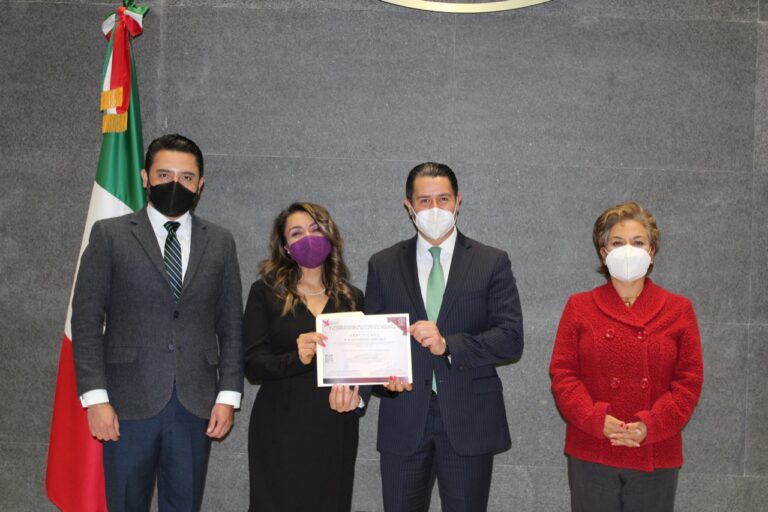 Entrega Héctor Maldonado constancias de certificación a 26 Facilitadores Públicos y Privados  