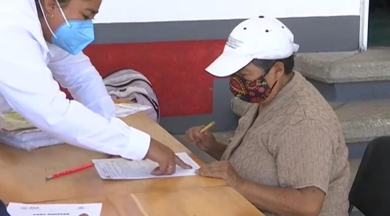 Acreditan estudios de primaria y secundaria adultos de Ayometla