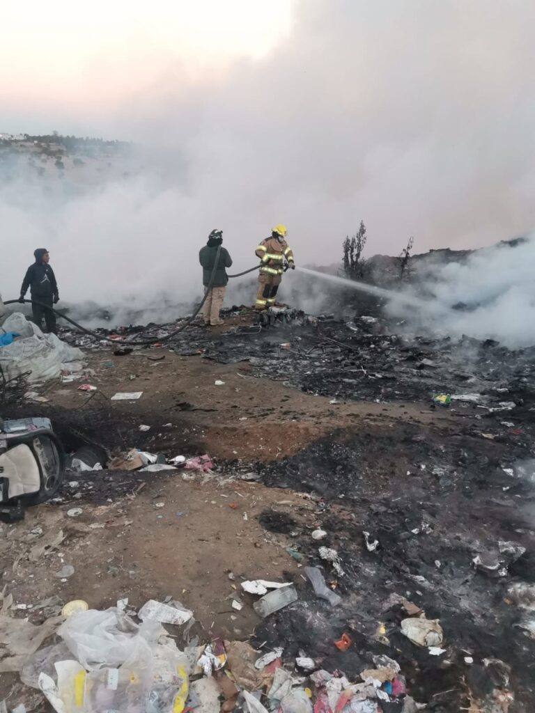 Bomberos Atienden Incendio en Relleno Sanitario de Nanacamilpa