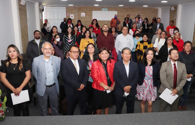 Mantiene trabajo permanente la academia de autorrealización de la UATx