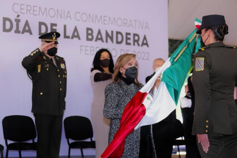 Conmemoran Día de la Bandera en Tlaxcala
