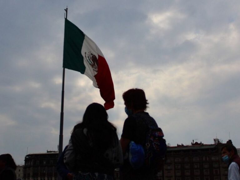 ¿Se trabaja este 24 de febrero, Día de la Bandera?