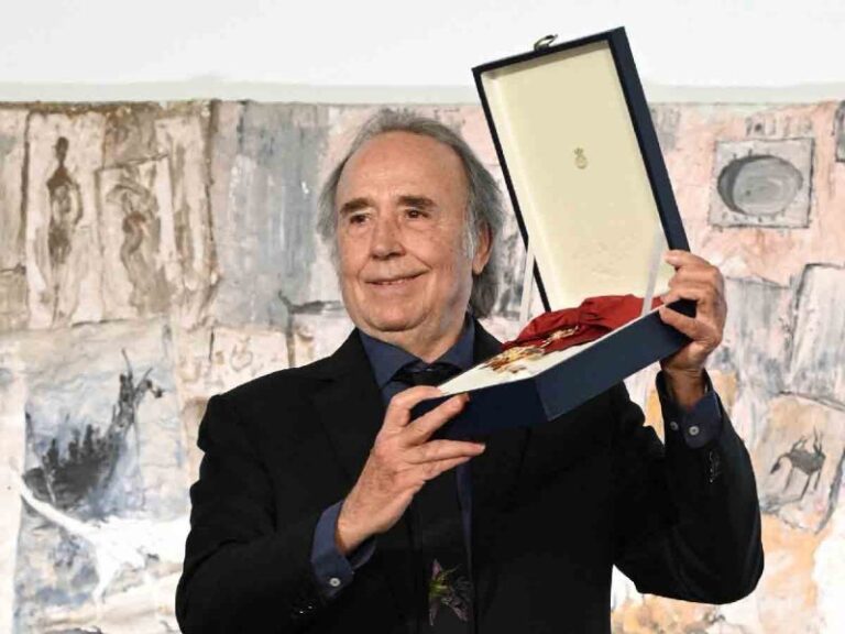 Honran a Serrat en España antes de su retiro de los escenarios