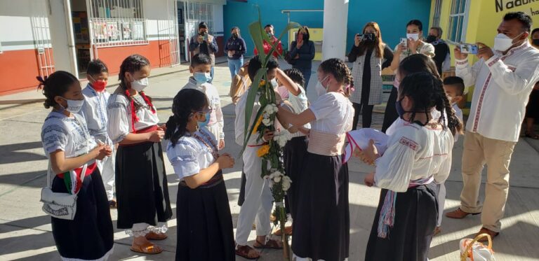 Comunidad escolar celebra el «Día Internacional de la Lengua Materna»