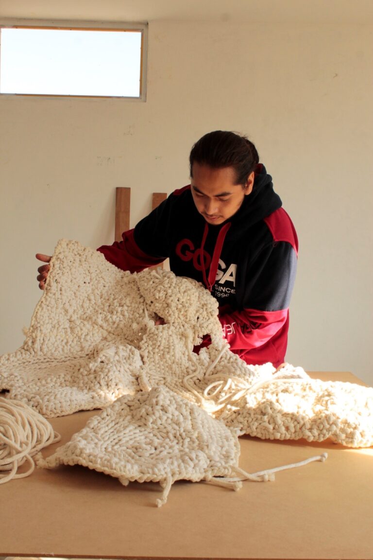 Abraham Calvario: tejido en arte tridimensional 