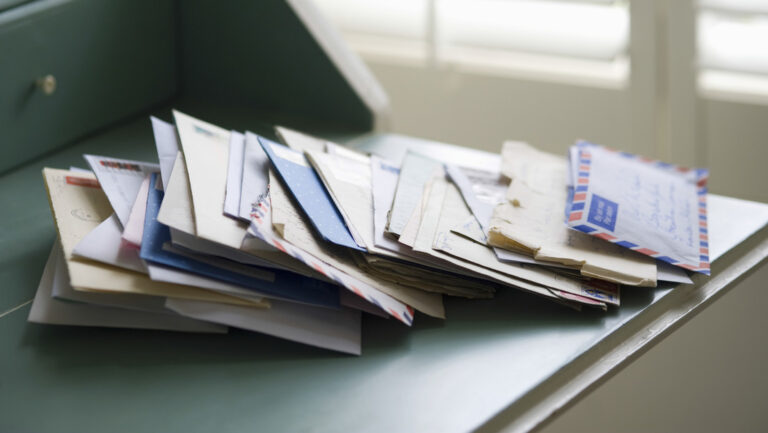 Dos cartas perdidas llegan finalmente a su destino 75 años después