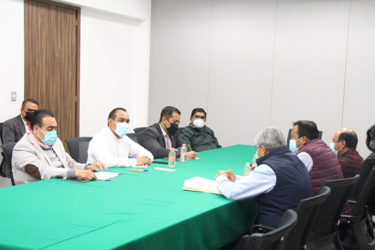 Atienden diputados comisión de vecinos de Xicohtzinco