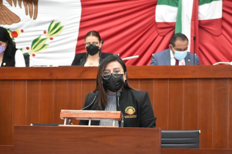 Propone Lupita Cuamatzi reglamentación de contratos de personal de confianza en Ayuntamientos