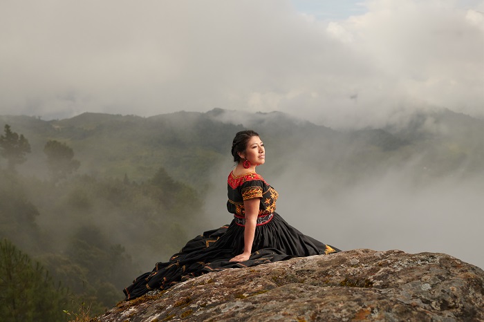 Celebra Día Internacional de la Lengua Materna con Concierto Gratuito de María Reyna