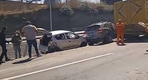 Un Camión Tipo Torton Embistió al Menos 6 Vehículos en la Apizaco-Tlaxcala