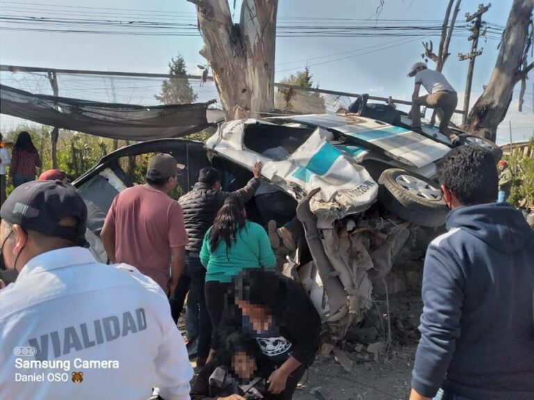 Tráiler Pierde los Frenos y se Impacta Contra Varios Vehículos en Apizaco