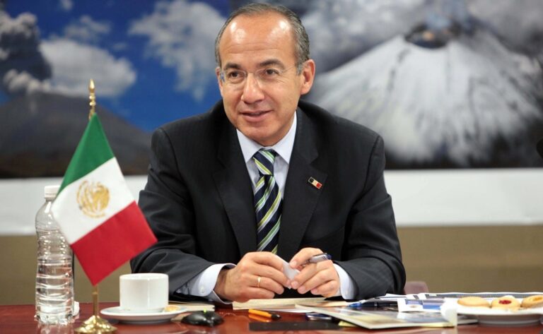 Felipe Calderón ahora es comisionado de la Federación Internacional del Automóvil