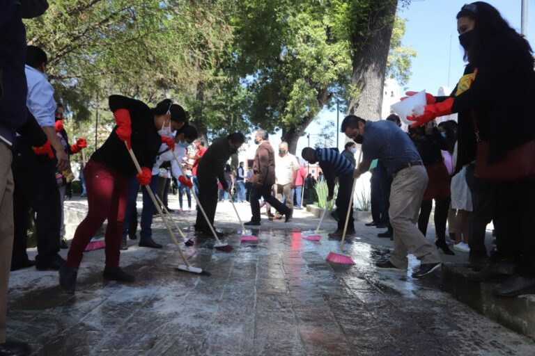 Gobierno del Estado Inicia Trabajos de Limpieza por Pintas en Palacio de Gobierno