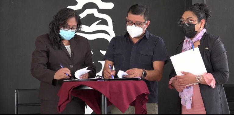 Firman convenio de colaboración el Centro de Justicia Para Mujeres y UPTx