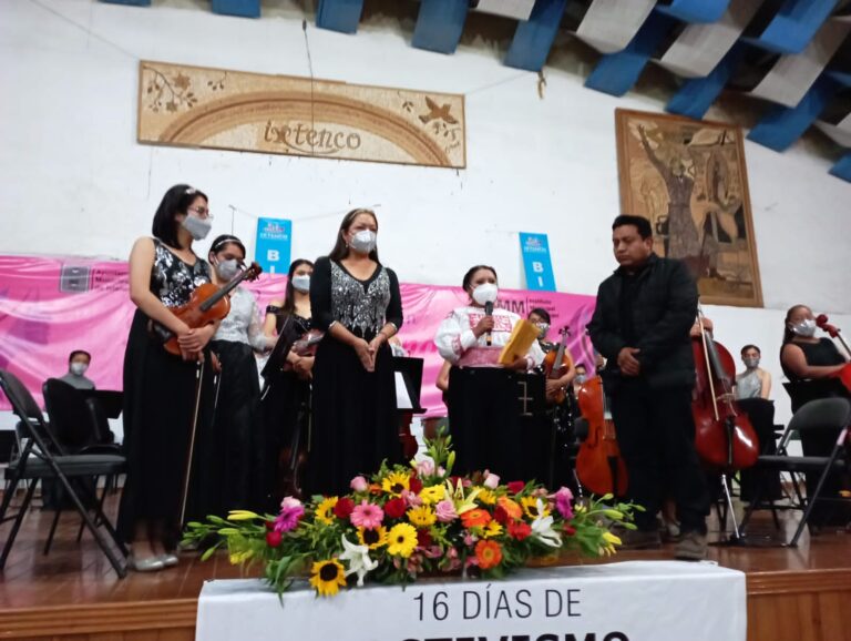 Pequeña Orquesta Femenil Ofreció Concierto a 200 Mujeres en Ixtenco