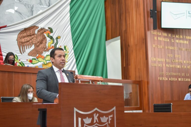 Bladimir Zainos presenta iniciativa para incluir el derecho al agua y al saneamiento, como derecho fundamental de los tlaxcaltecas