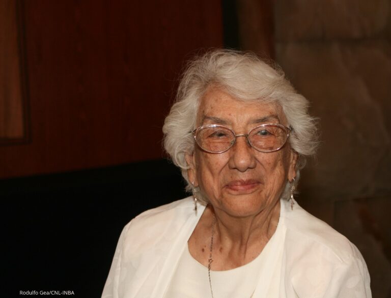 Dolores Castro, poeta de gran trayectoria y apasionada de la literatura