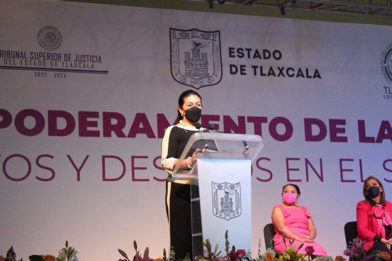 Participa Presidenta del TSJE en conversatorio «Empoderamiento de la Mujer: retos y desafíos en el siglo XXI»