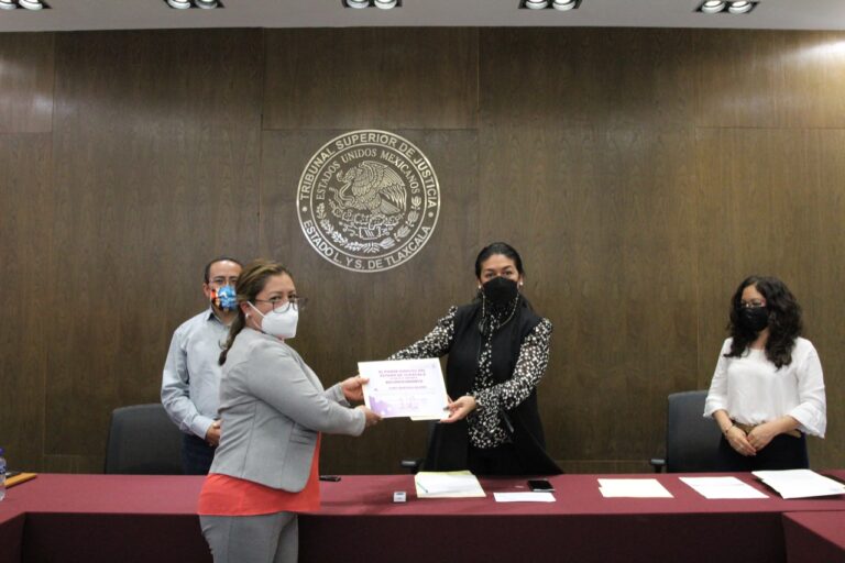 Entrega TSJ-CJE premio «Nuestro Esfuerzo es Reconocido 2020» a trabajadores de base