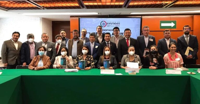 Coltlax presentó libro sobre la problemática del Río Atoyac