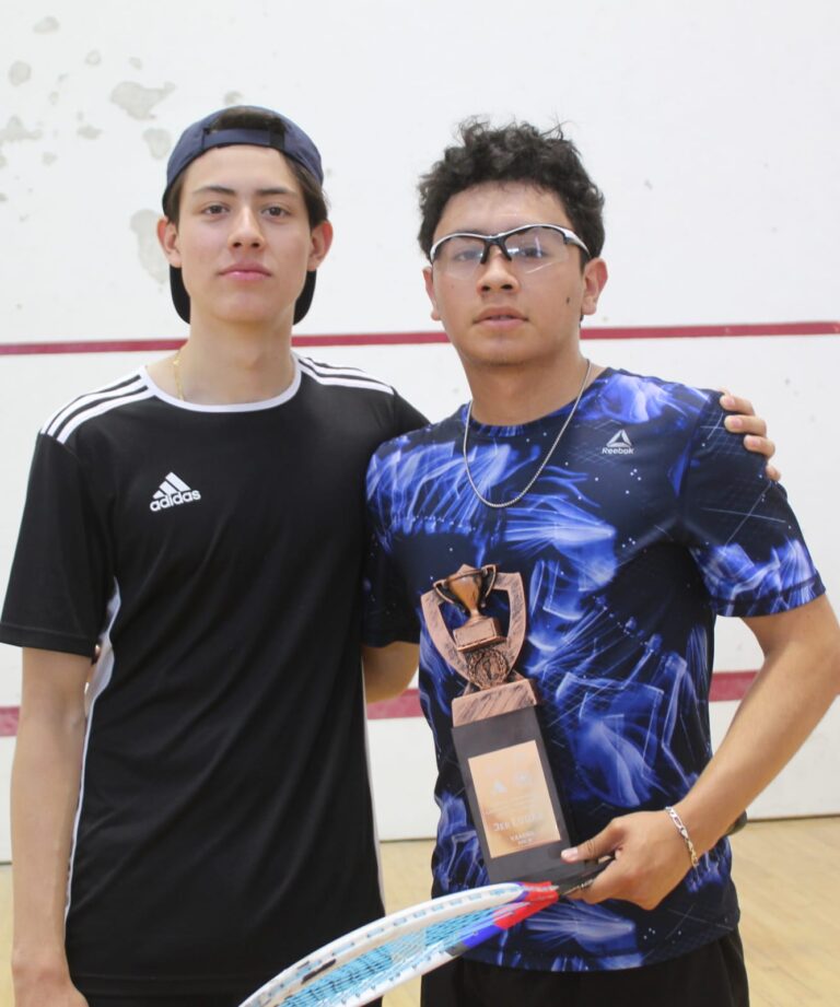 Cierran deportistas en el top tres de torneo clasificatorio de Squash