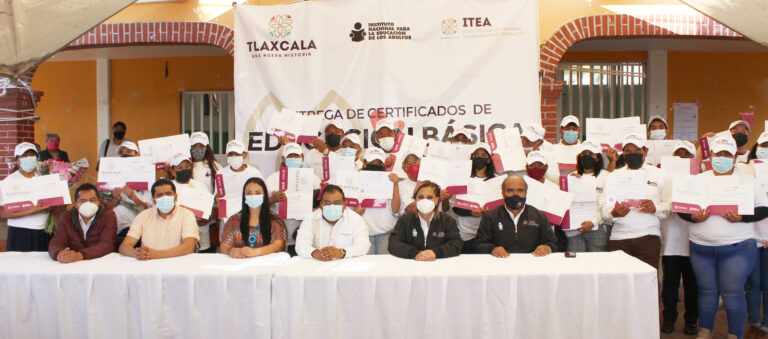 Gobierno del Estado entregó certificados de Educación Básica en Tetlatlahuca