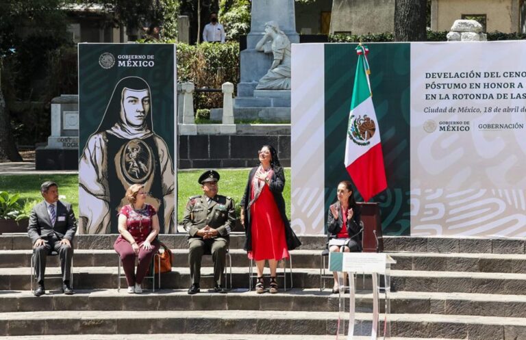 Honra Gobierno de México memoria de Sor Juana Inés de la Cruz    