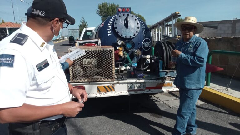 Atienden alerta de fuga en pipa de gas en Cd. Industrial Xicohténcatl II