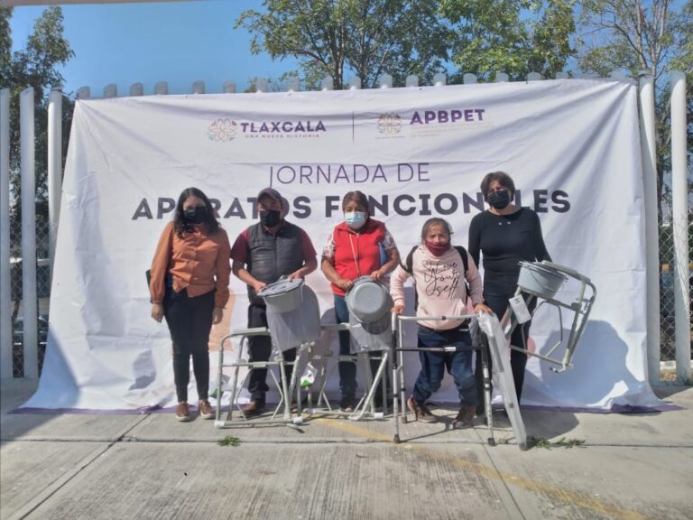 Beneficencia Pública entrega apoyos funcionales y de movilidad en el Estado