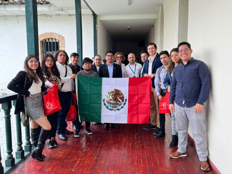 25 Realizan estancia estudiantes de la UATx en Colombia